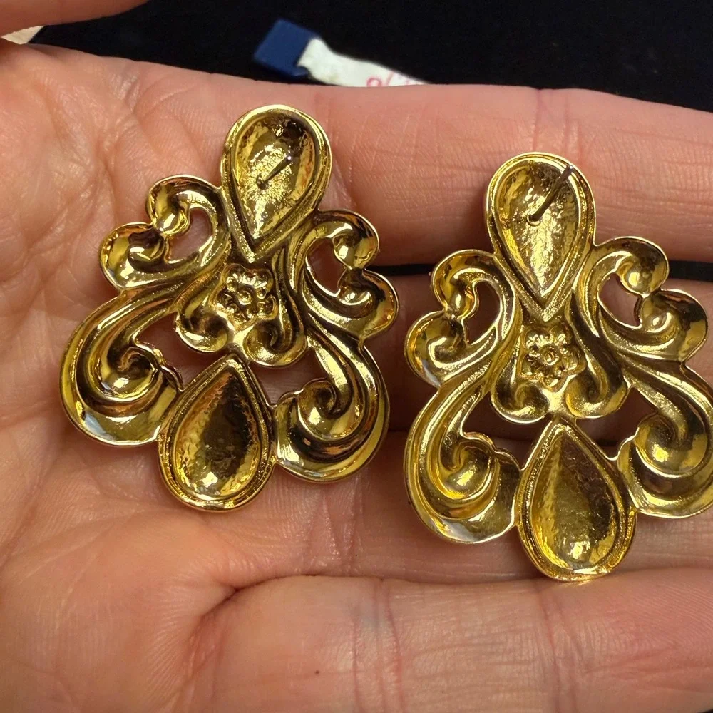 Vintage Gold‎ Tone Red Cabochon Ornate Scroll Drop Statement Earrings Post Back